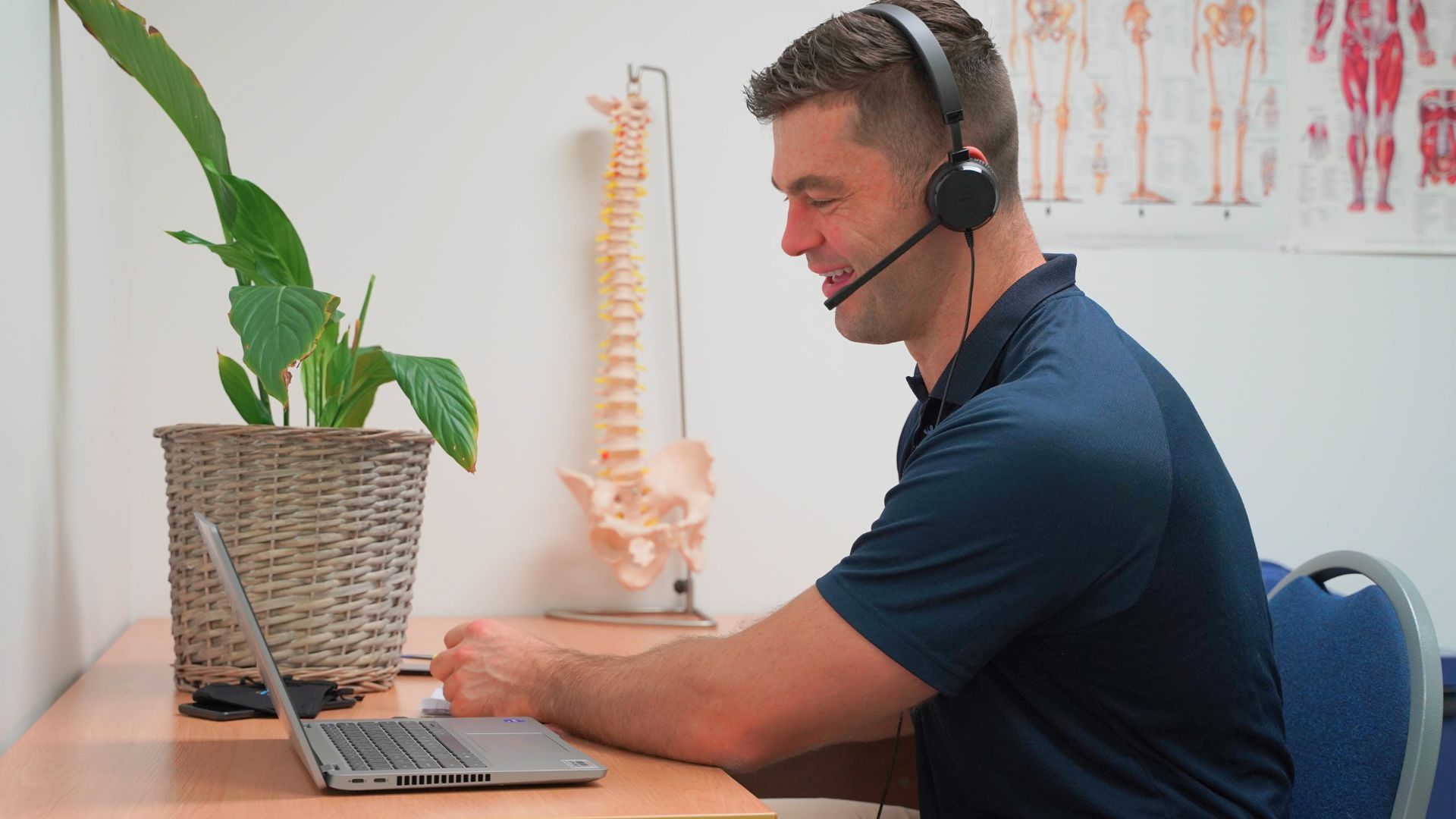 Physio in an online consultation